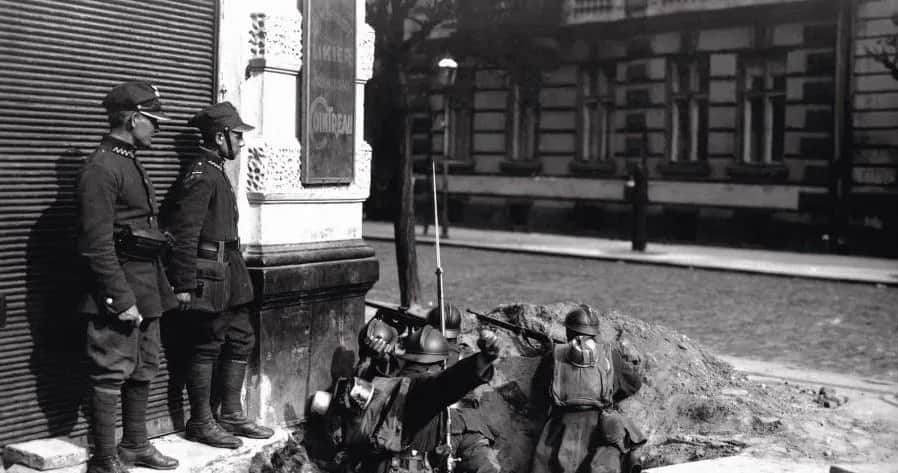 Dlaczego wybijano szyby warszawskich fotografów? Historia sabotażu