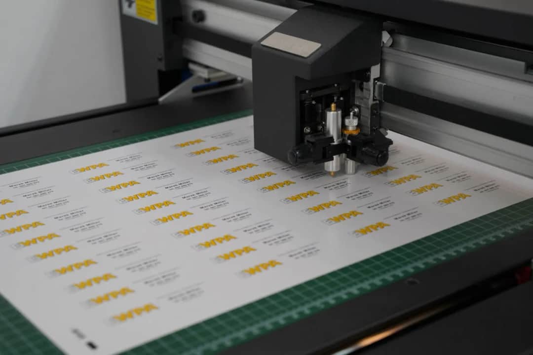 Druk na folii przezroczystej: Jak uzyskać wyjątkowe efekty wizualne