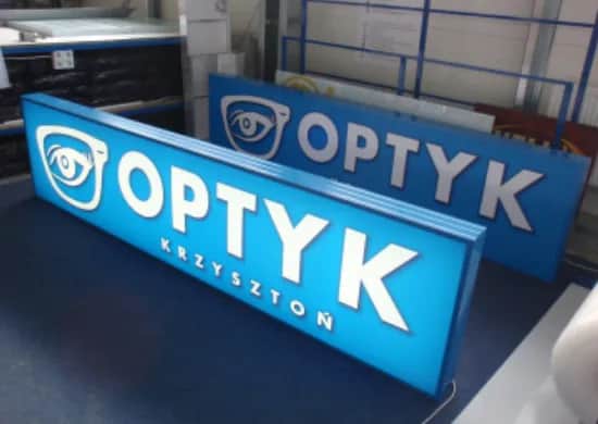 Druk na folii translucentnej - poznaj zalety i techniki druku