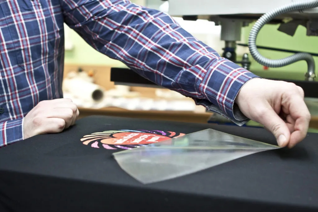 Czym jest druk folia? Odkryj zastosowania i korzyści tej techniki