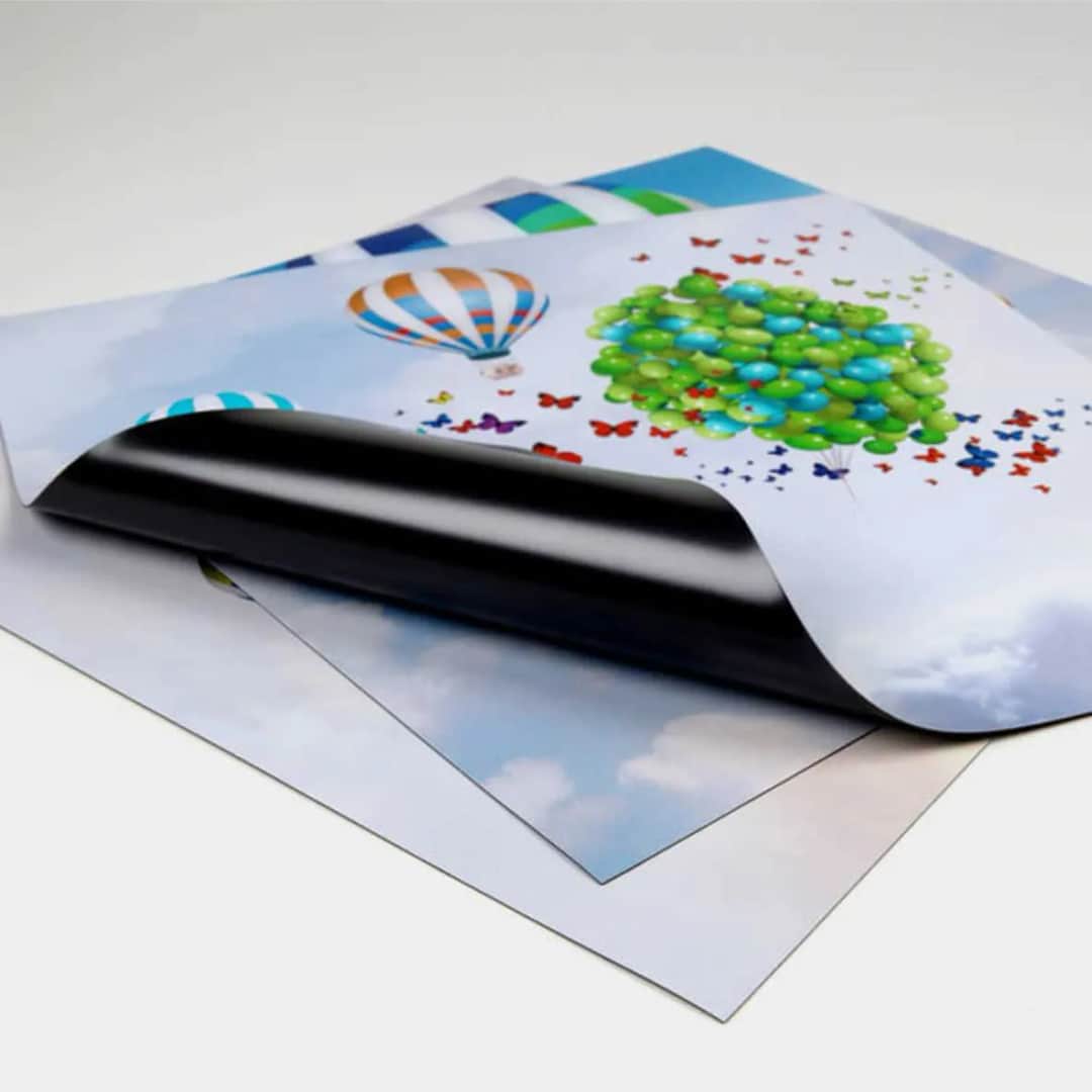 Druk na folii magnetycznej: zalety, techniki i praktyczne zastosowania